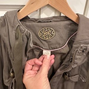 Idea hooded trench coat with ruffles, green, size 2